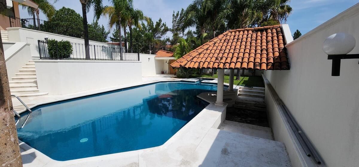 Casa En Bugambilias 1a Sección En Venta Con Alberca