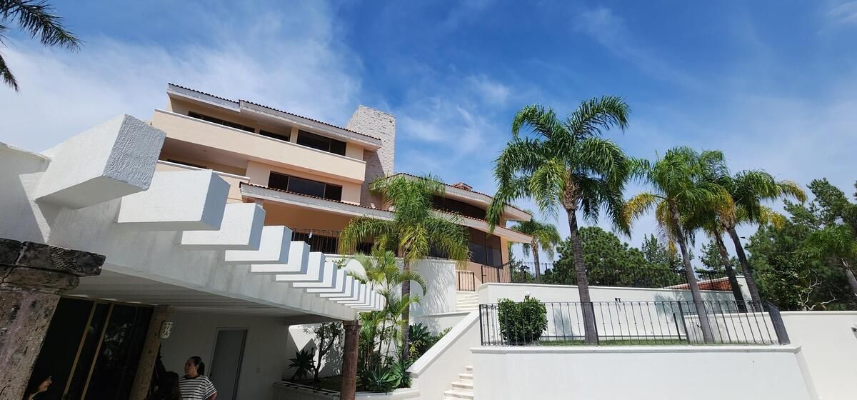 Casa En Bugambilias 1a Sección En Venta Con Alberca