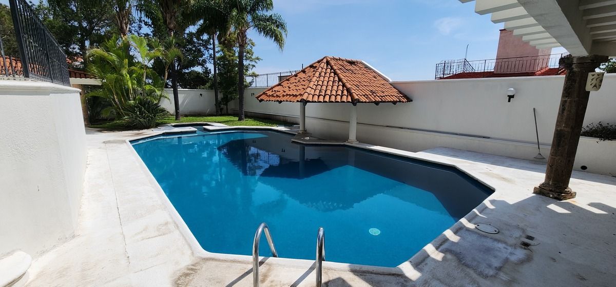 Casa En Bugambilias 1a Sección En Venta Con Alberca