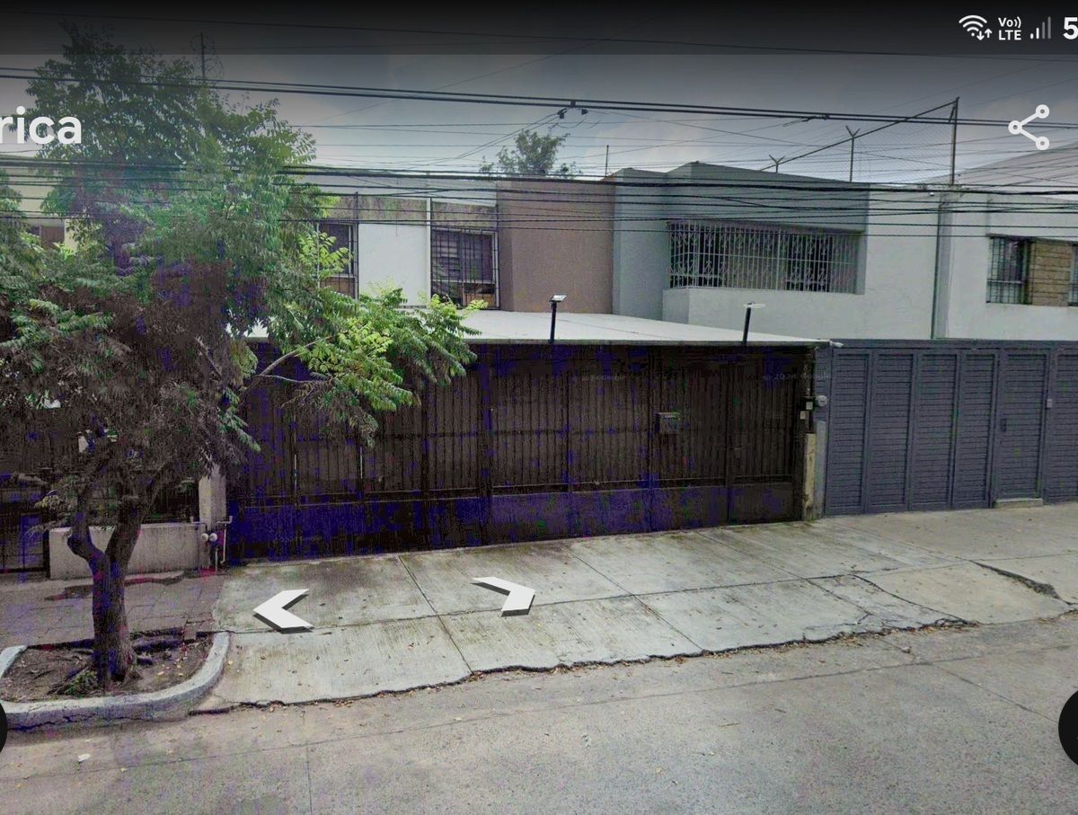 Casa en Venta en Loma Bonita, zona con uso de suelo mixto sobre avenida.