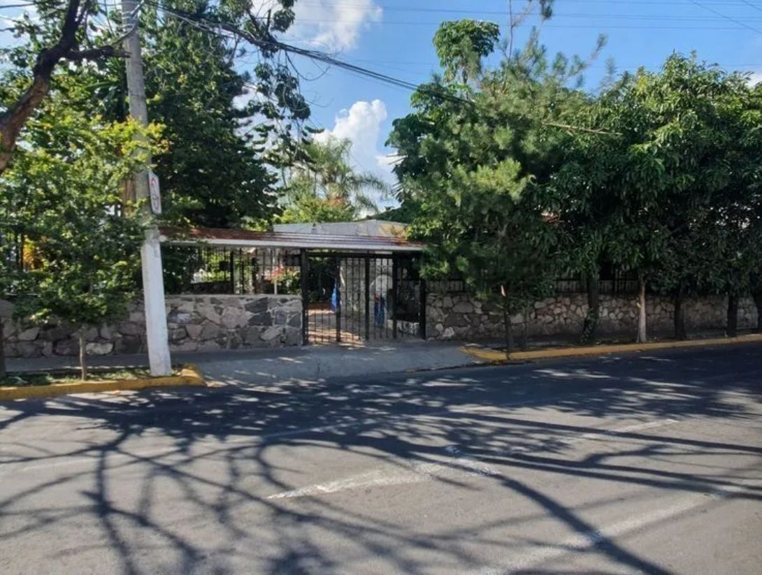 Casa en Venta en esquina Enrique Diaz de Leon y Manuel de Mimbela J del Country