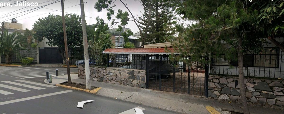 Casa En Venta En Esquina Enrique Diaz De Leon Y Manuel De Mimbela J Del Country