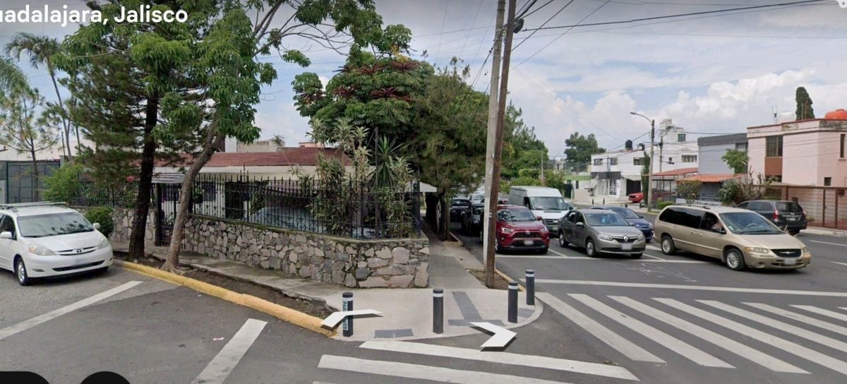 Casa En Venta En Esquina Enrique Diaz De Leon Y Manuel De Mimbela J Del Country
