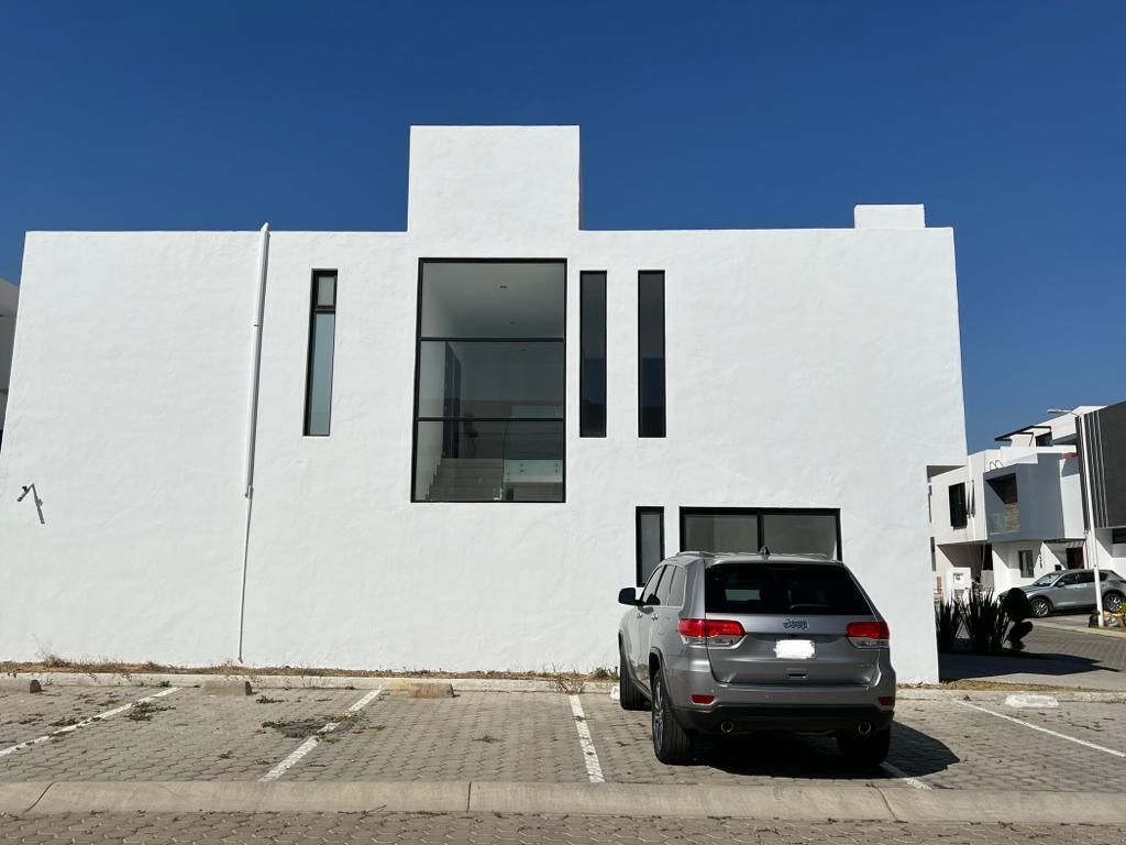 Oportunidad Casa En Venta En Casa Fuerte Condominio Baluarte