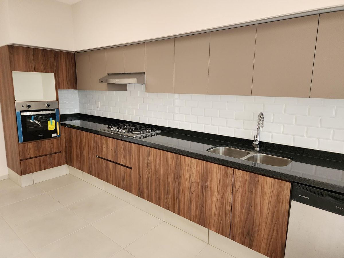 Residencia en Renta en Country Club, de una planta