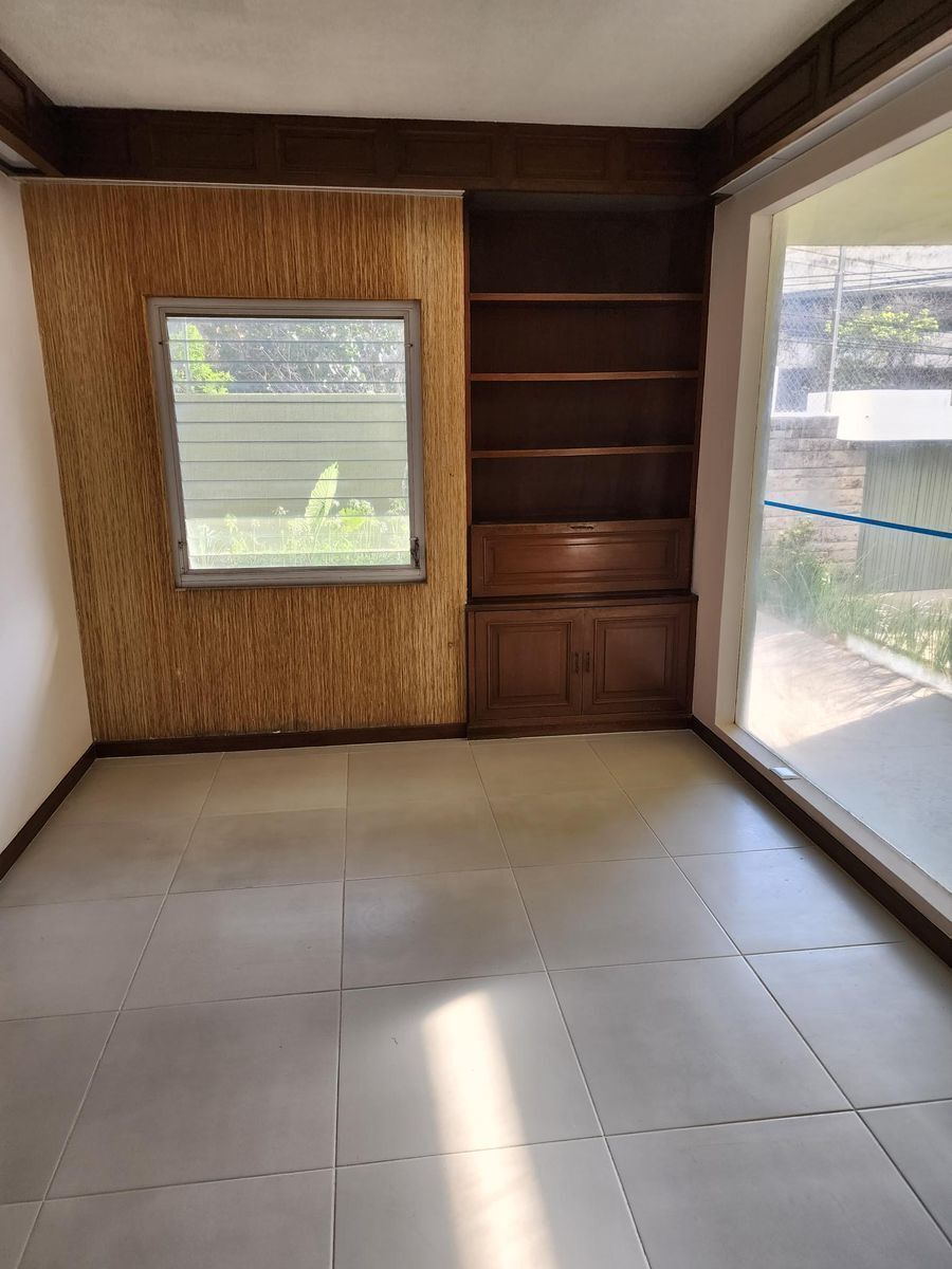 Residencia En Renta En Country Club, De Una Planta