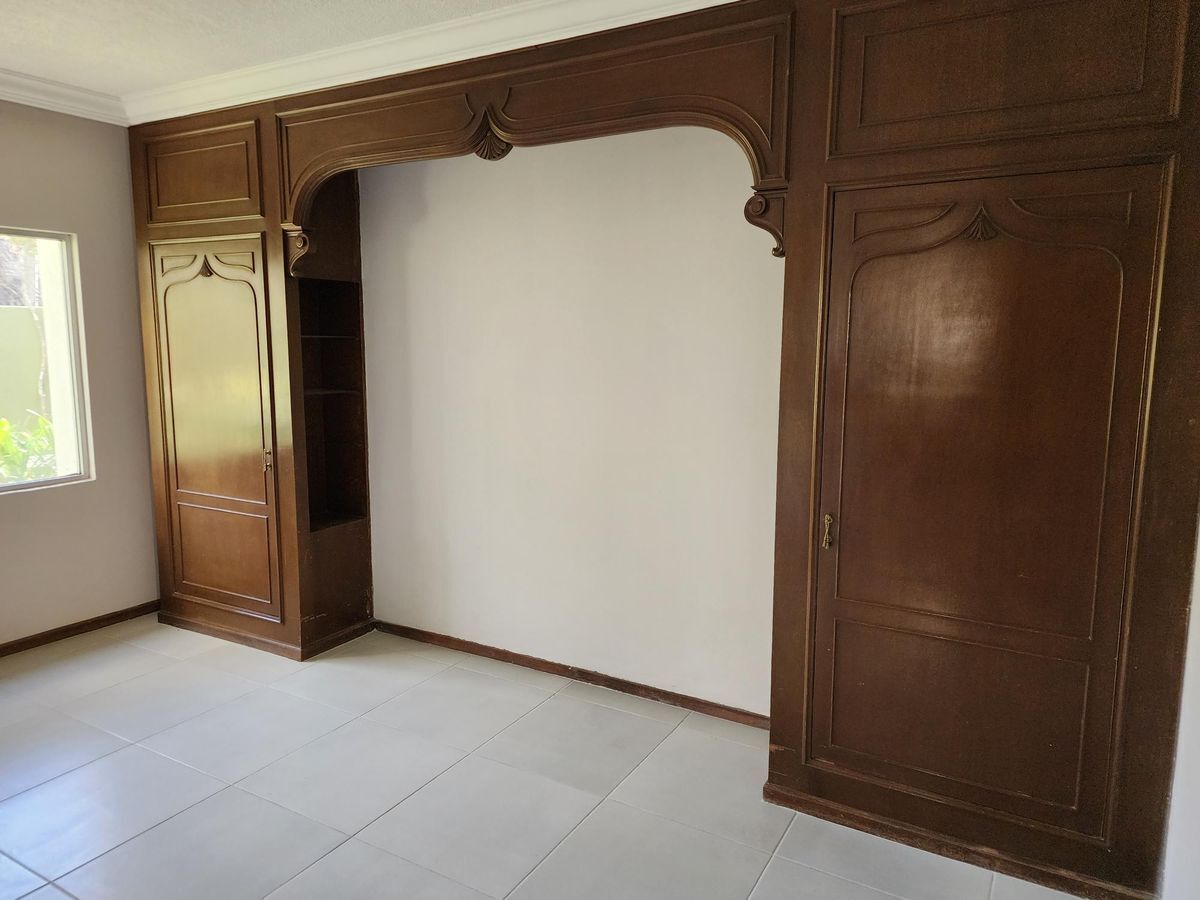 Residencia En Renta En Country Club, De Una Planta