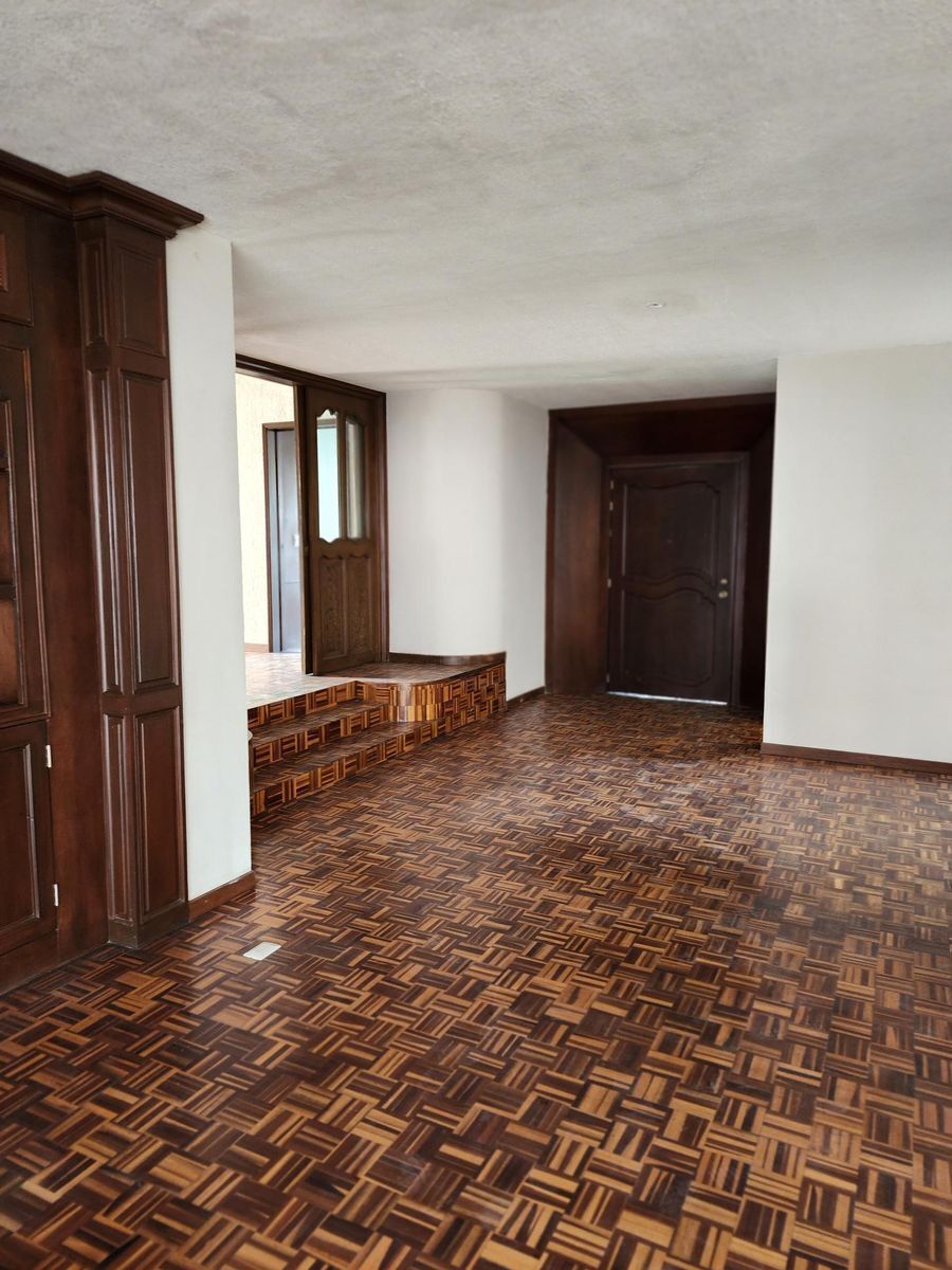 Residencia En Renta En Country Club, De Una Planta