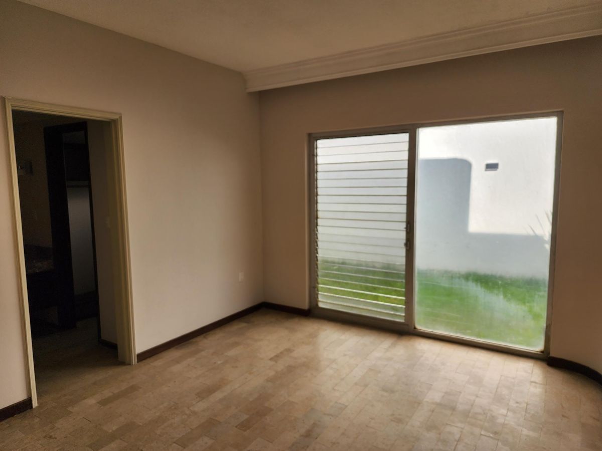 Residencia En Renta En Country Club, De Una Planta