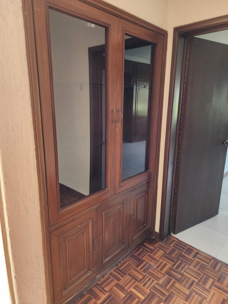 Residencia En Renta En Country Club, De Una Planta