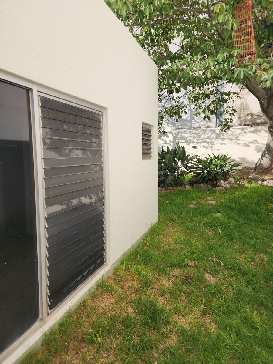 Residencia En Renta En Country Club, De Una Planta