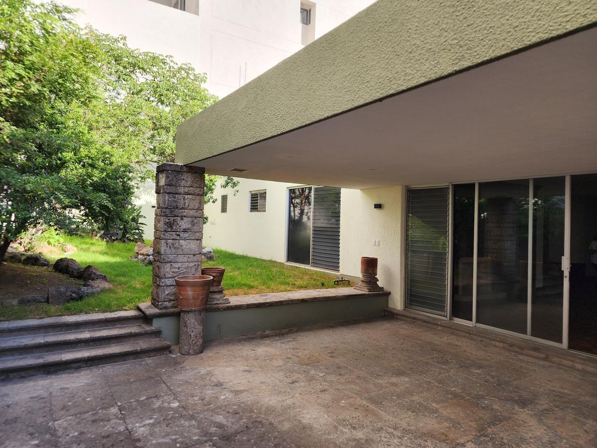 Residencia En Renta En Country Club, De Una Planta