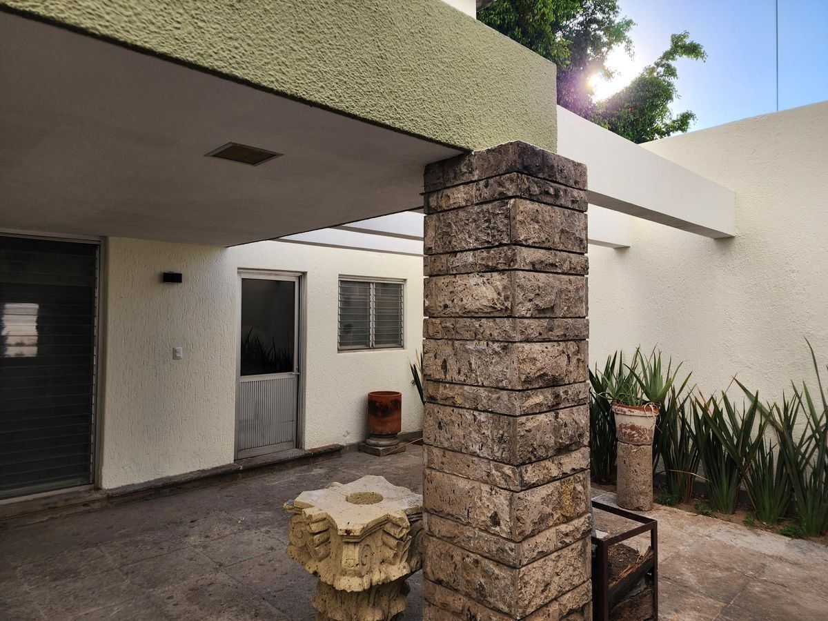 Residencia En Renta En Country Club, De Una Planta