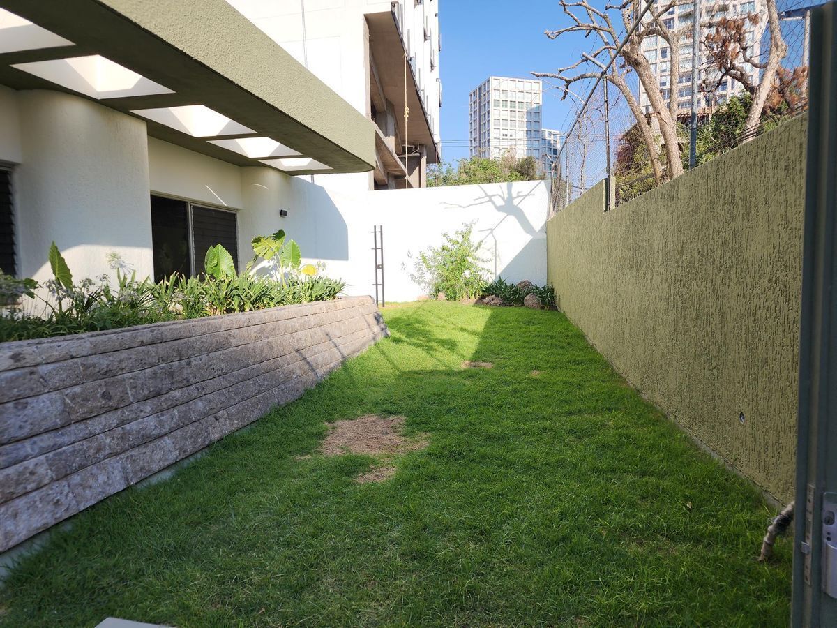 Residencia En Renta En Country Club, De Una Planta