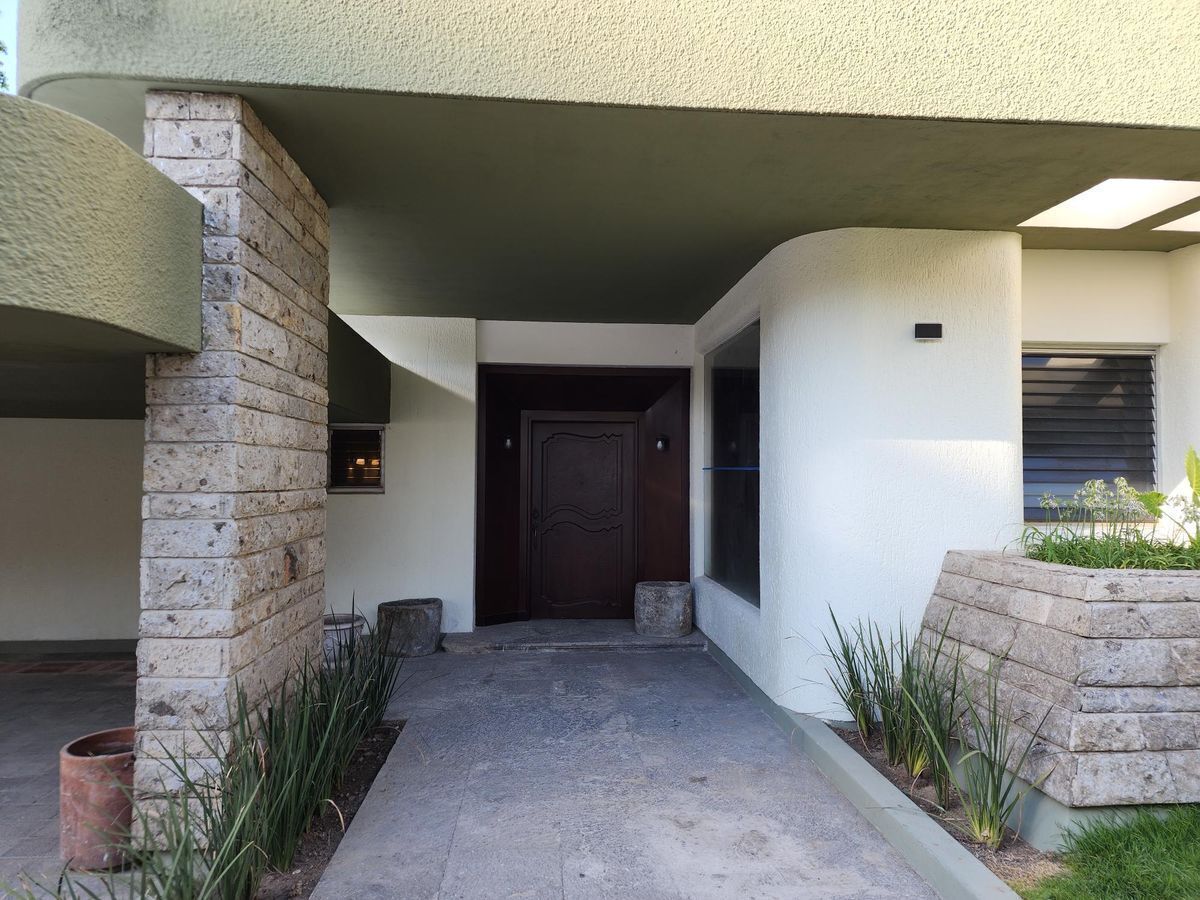 Residencia En Renta En Country Club, De Una Planta
