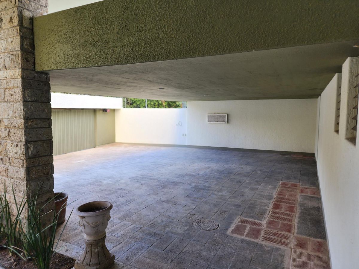 Residencia En Renta En Country Club, De Una Planta