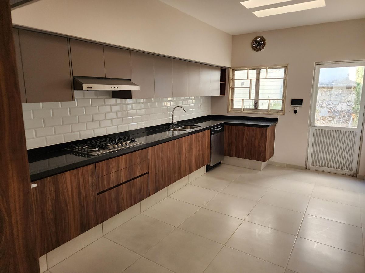 Residencia En Renta En Country Club, De Una Planta