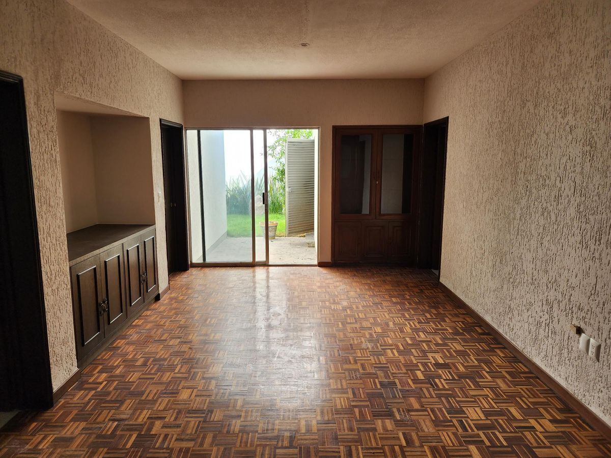 Residencia En Renta En Country Club, De Una Planta