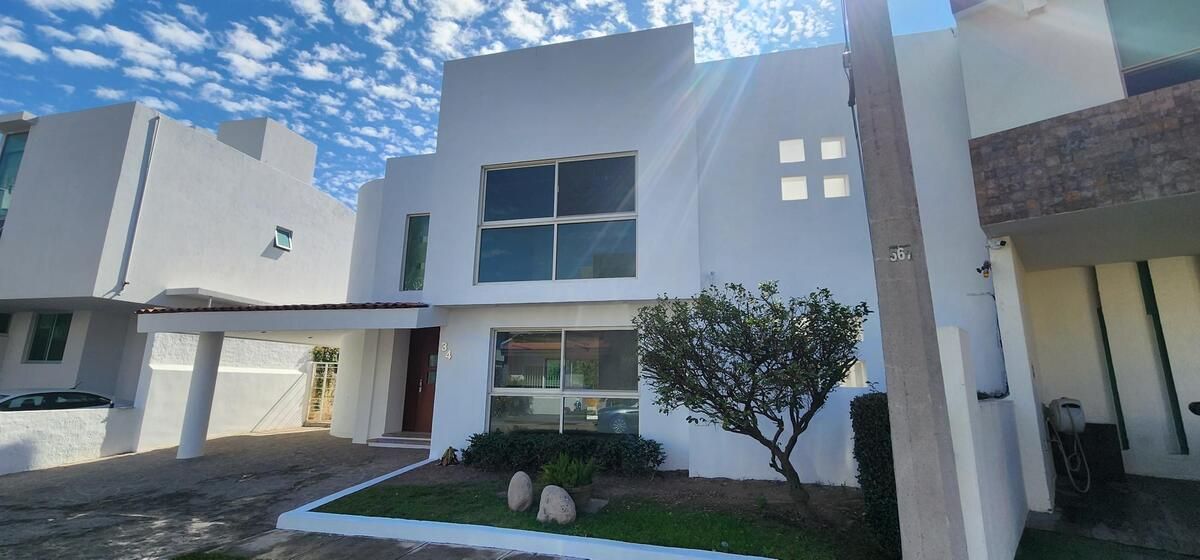 Excelente Residencia En Venta  En Jardín Real, Coto Paseo De La Reina