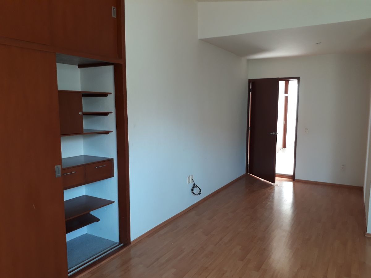 Excelente Residencia En Venta  En Jardín Real, Coto Paseo De La Reina