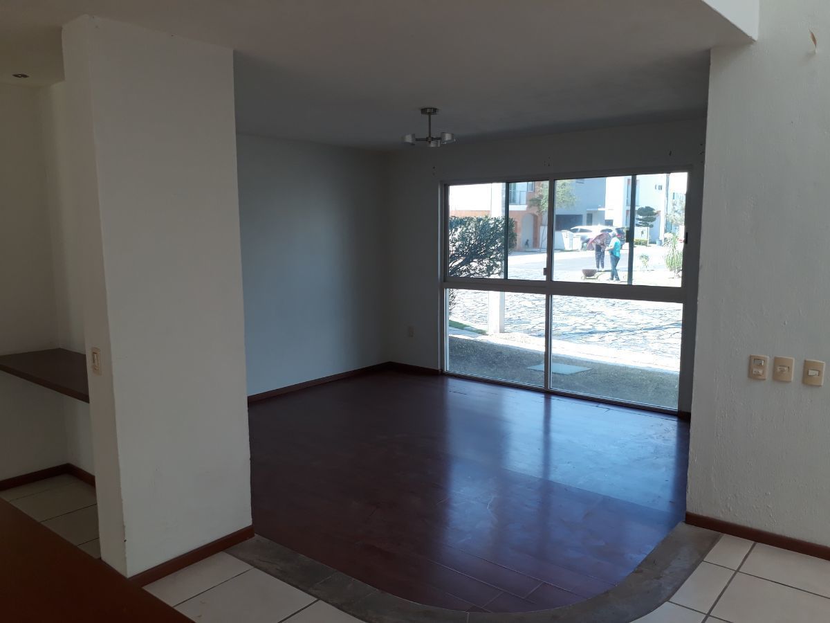 Excelente Residencia En Venta  En Jardín Real, Coto Paseo De La Reina