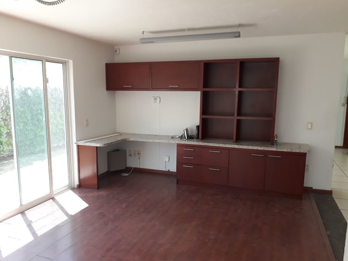 Excelente Residencia En Venta  En Jardín Real, Coto Paseo De La Reina