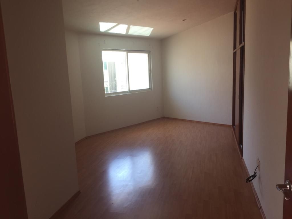 Excelente Residencia En Venta  En Jardín Real, Coto Paseo De La Reina