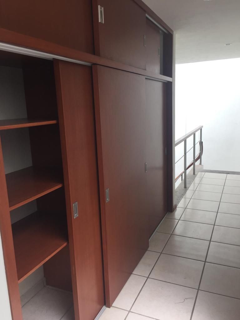 Excelente Residencia En Venta  En Jardín Real, Coto Paseo De La Reina