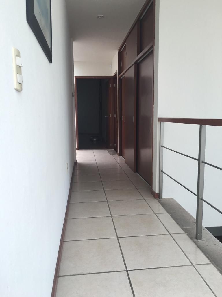 Excelente Residencia En Venta  En Jardín Real, Coto Paseo De La Reina