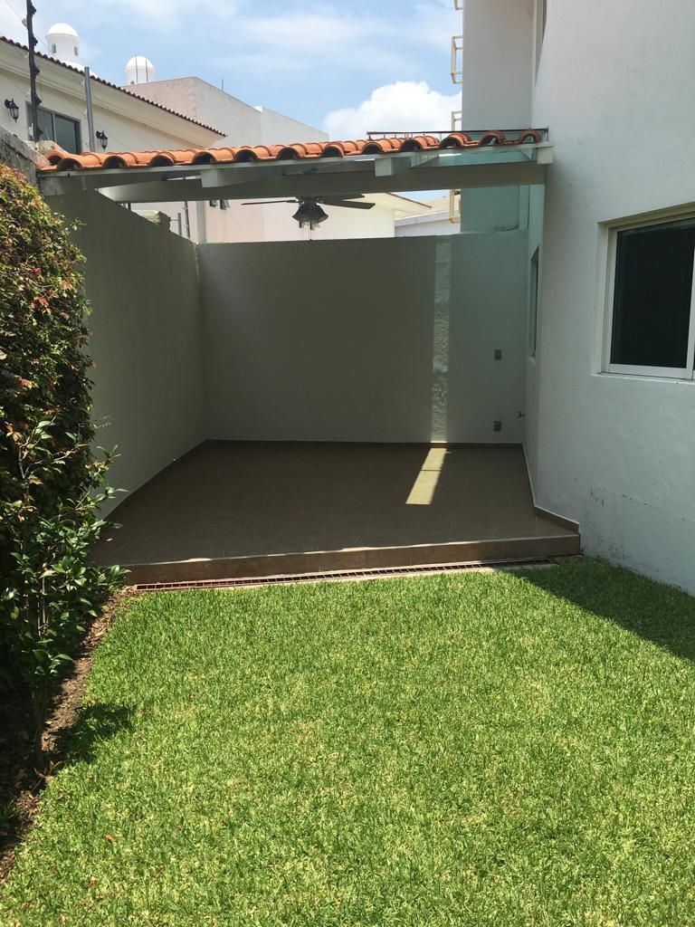 Excelente Residencia En Venta  En Jardín Real, Coto Paseo De La Reina