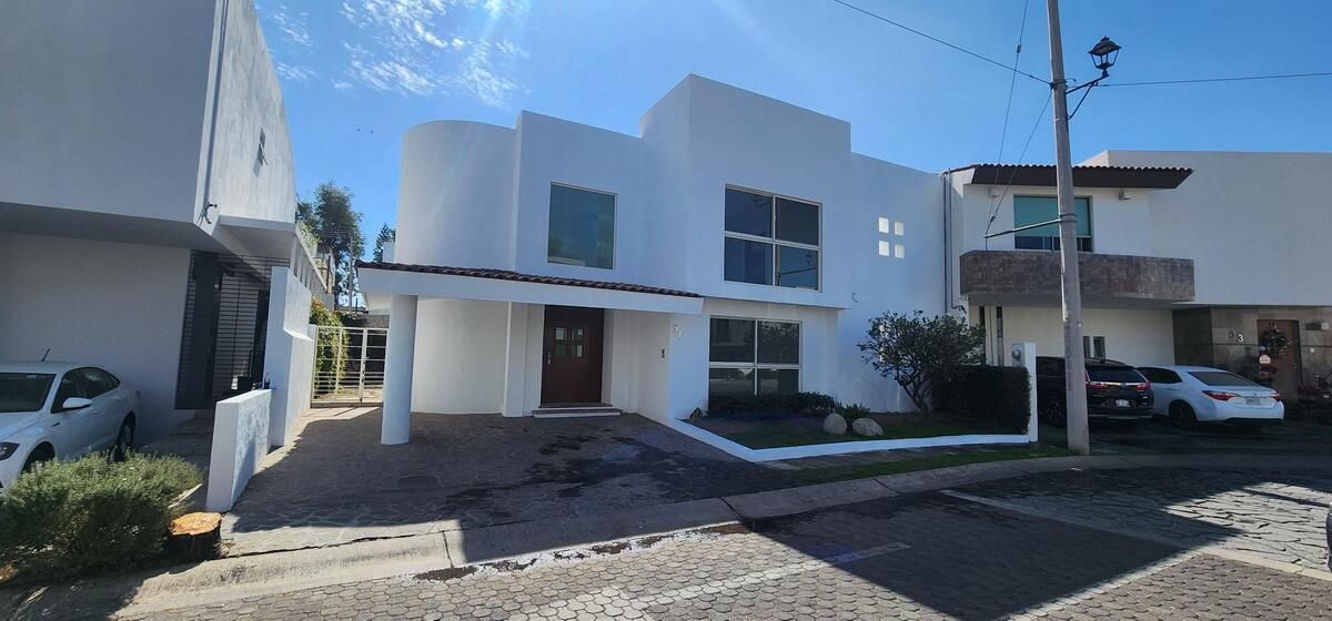 Excelente Residencia En Venta  En Jardín Real, Coto Paseo De La Reina