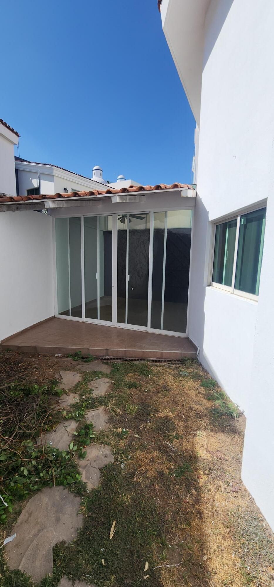 Excelente Residencia En Venta  En Jardín Real, Coto Paseo De La Reina