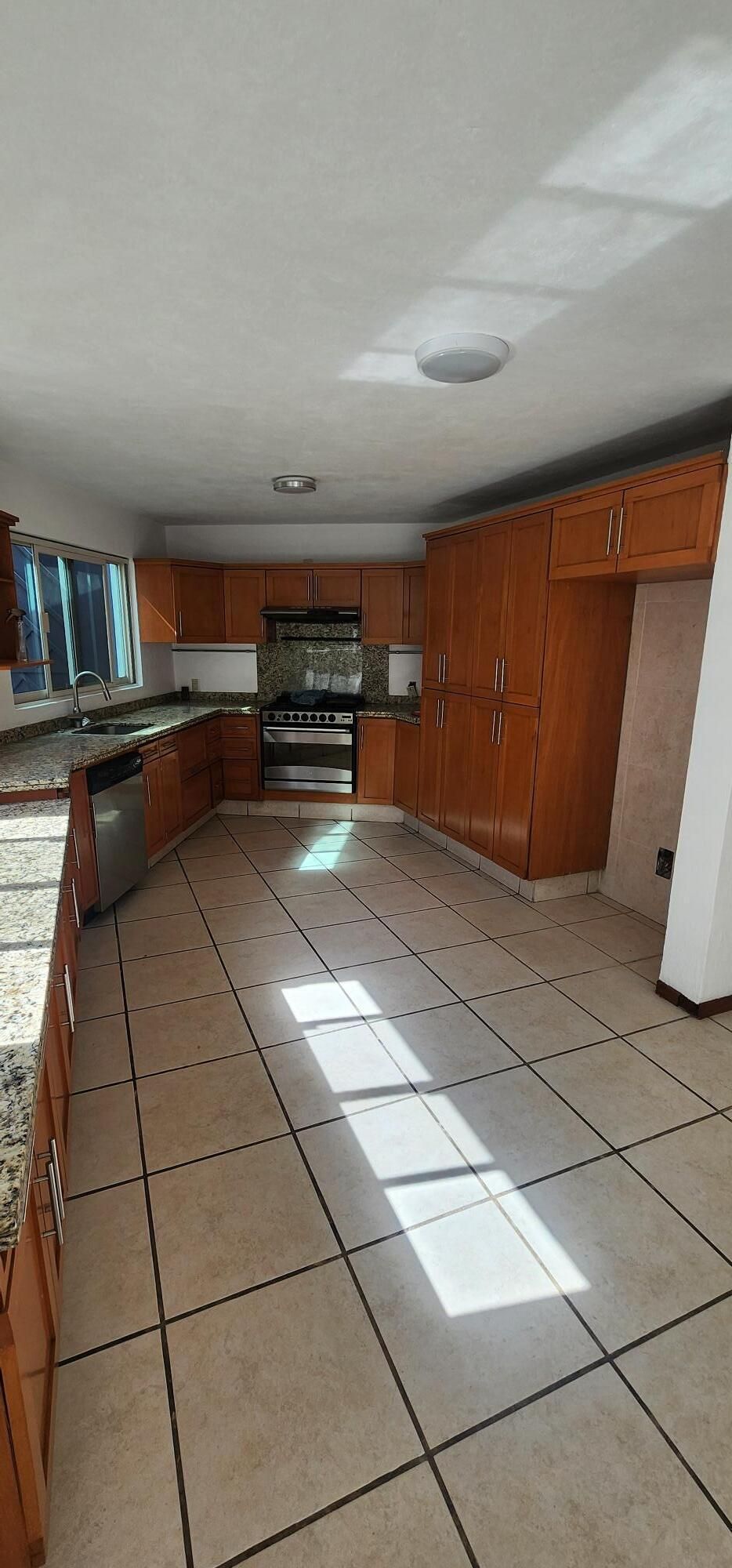 Excelente Residencia En Venta  En Jardín Real, Coto Paseo De La Reina