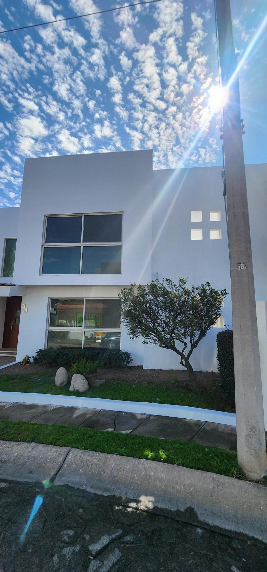 Excelente Residencia En Venta  En Jardín Real, Coto Paseo De La Reina