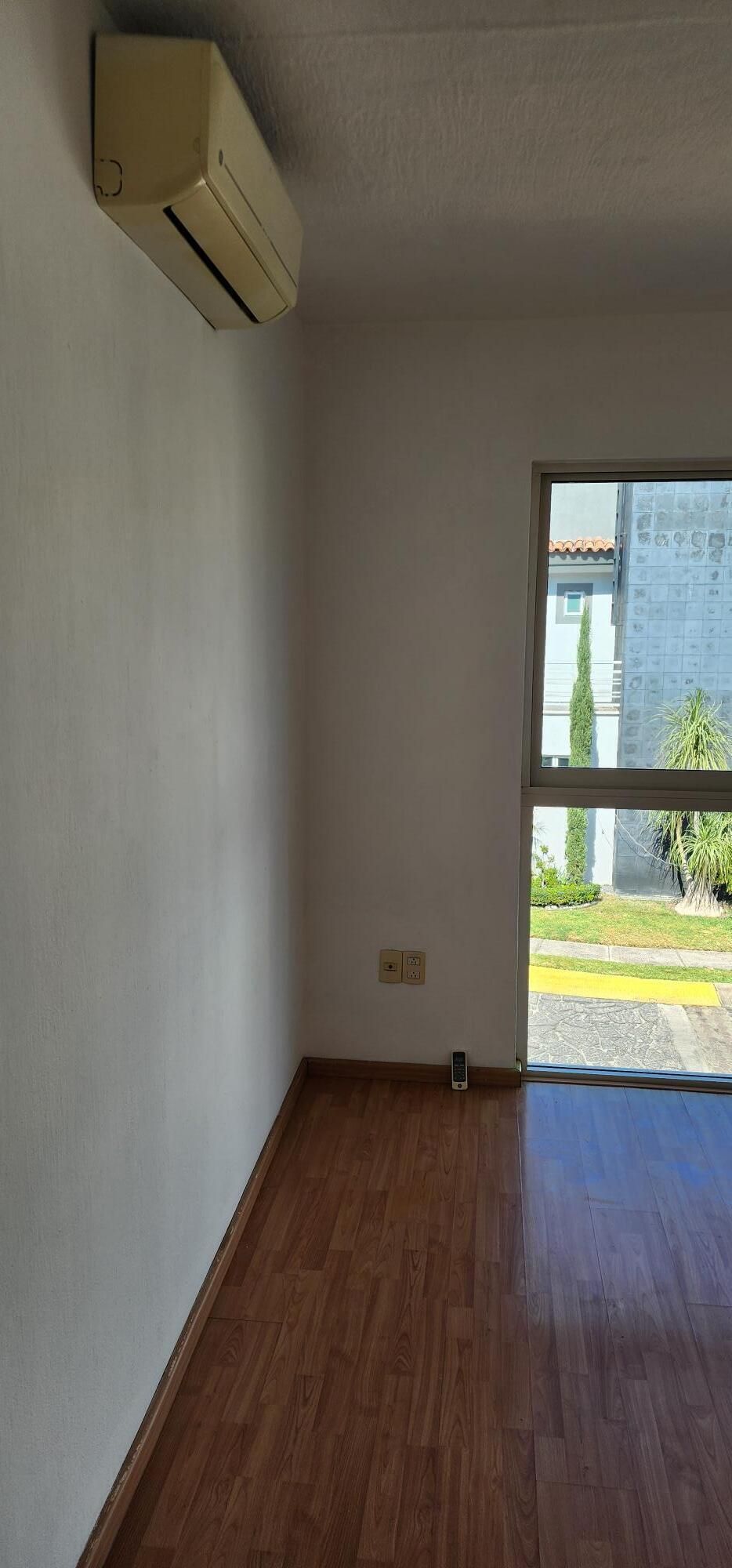 Excelente Residencia En Venta  En Jardín Real, Coto Paseo De La Reina