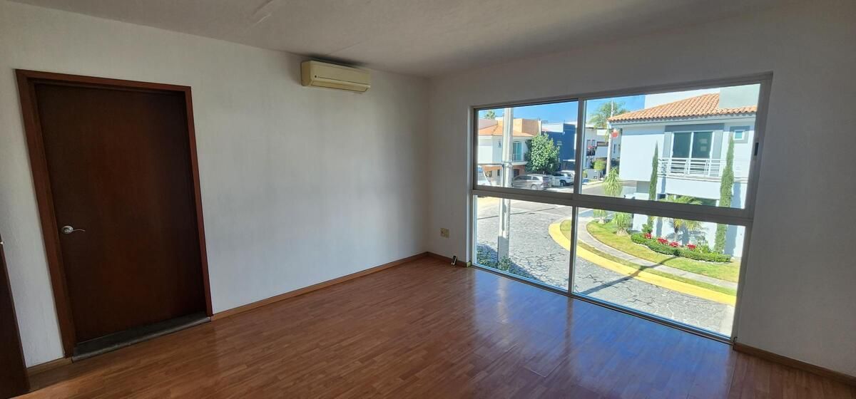 Excelente Residencia En Venta  En Jardín Real, Coto Paseo De La Reina