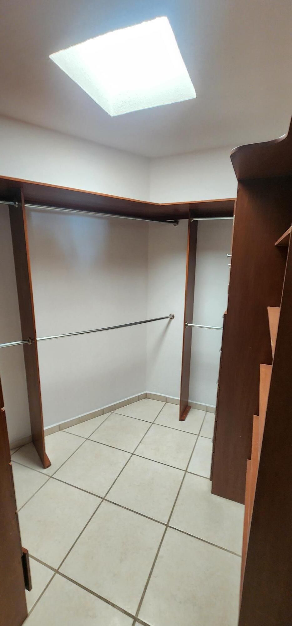 Excelente Residencia En Venta  En Jardín Real, Coto Paseo De La Reina