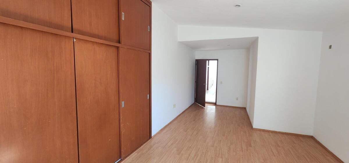 Excelente Residencia En Venta  En Jardín Real, Coto Paseo De La Reina
