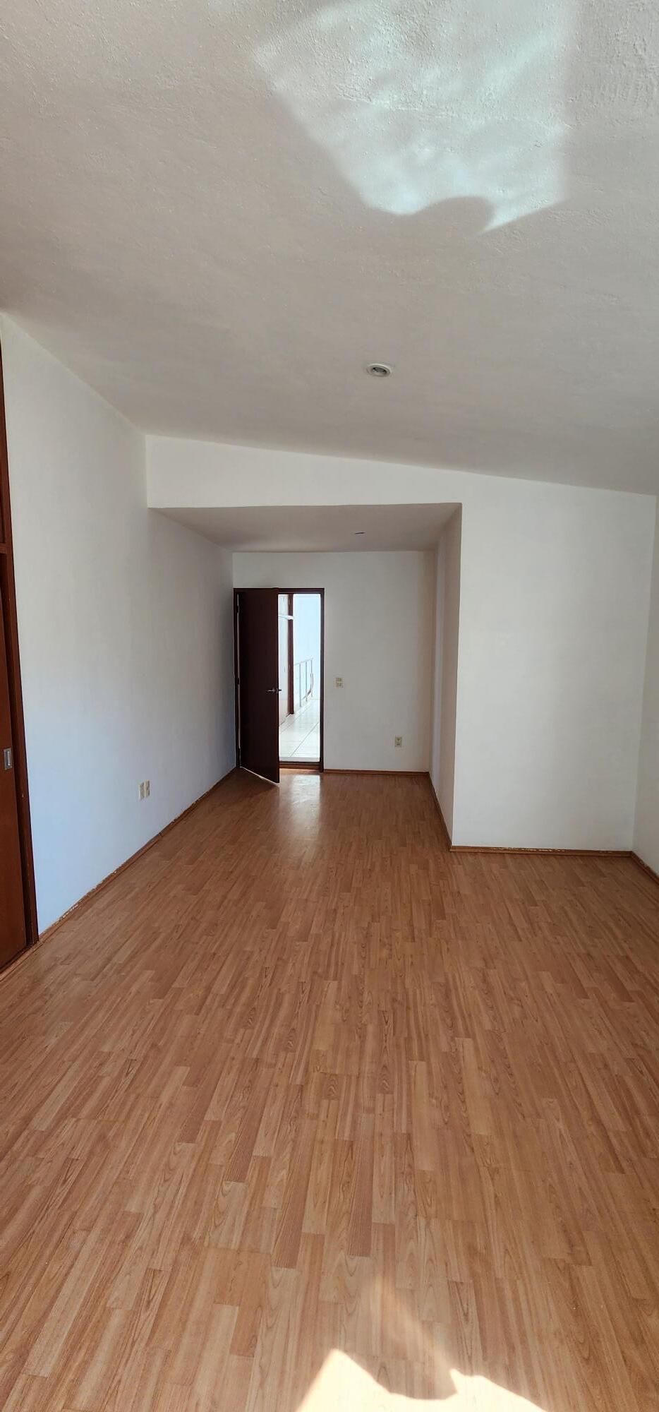 Excelente Residencia En Venta  En Jardín Real, Coto Paseo De La Reina