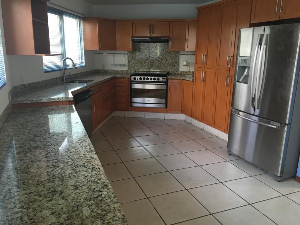 Excelente Residencia En Venta  En Jardín Real, Coto Paseo De La Reina