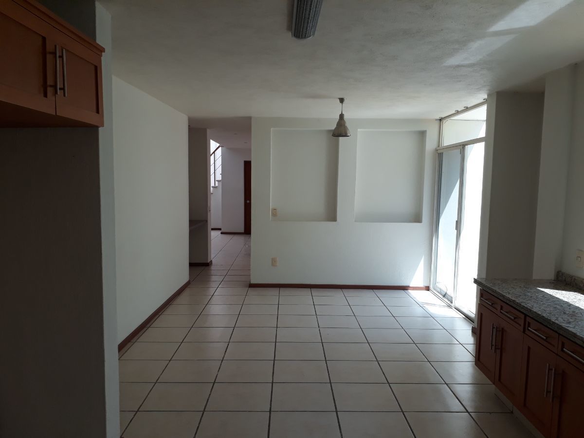 Excelente Residencia En Venta  En Jardín Real, Coto Paseo De La Reina