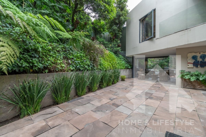 Venta y Renta Casa en Bosques de las Lomas