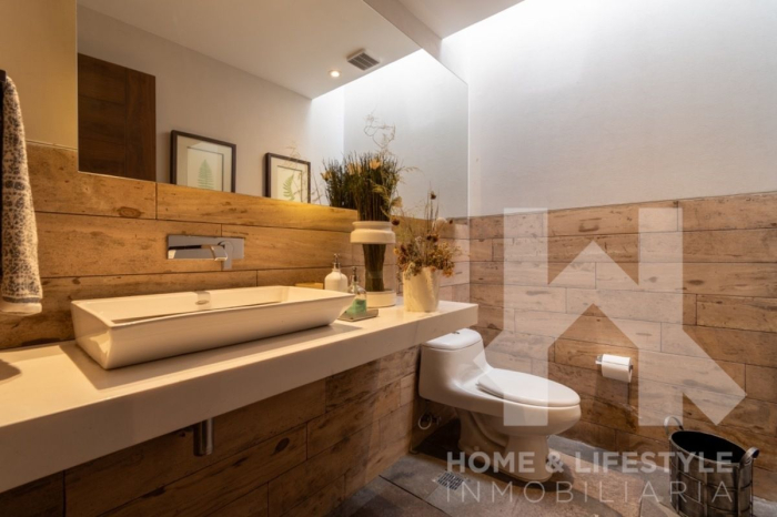 Venta y Renta Casa en Bosques de las Lomas