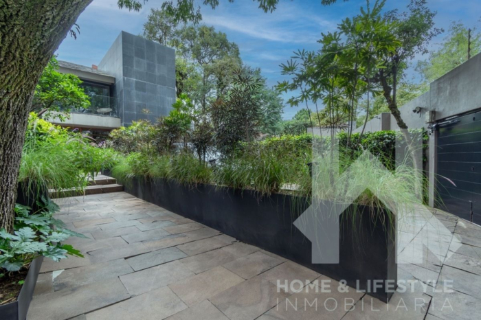 Venta y Renta Casa en Bosques de las Lomas