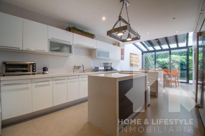 Venta y Renta Casa en Bosques de las Lomas