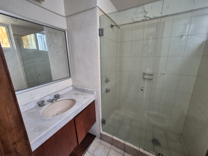Departamento En Venta Alberta, Providencia. Semi-Remodelado