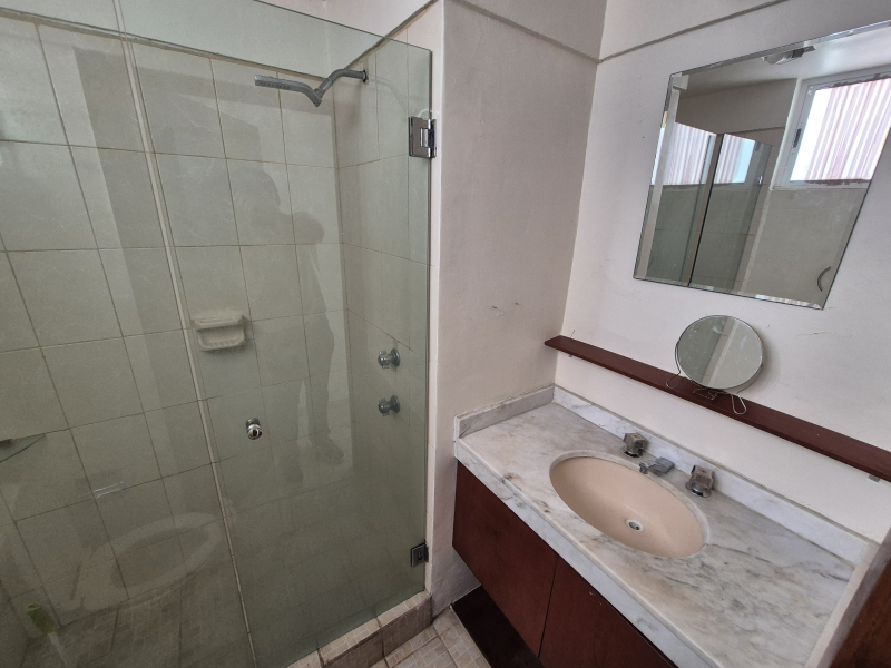 Departamento En Venta Alberta, Providencia. Semi-Remodelado