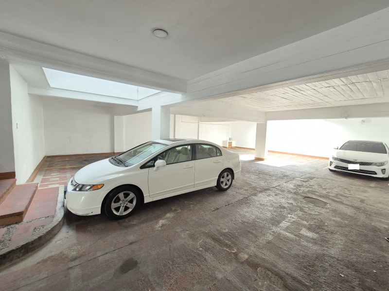 Departamento En Venta Alberta, Providencia. Semi-Remodelado