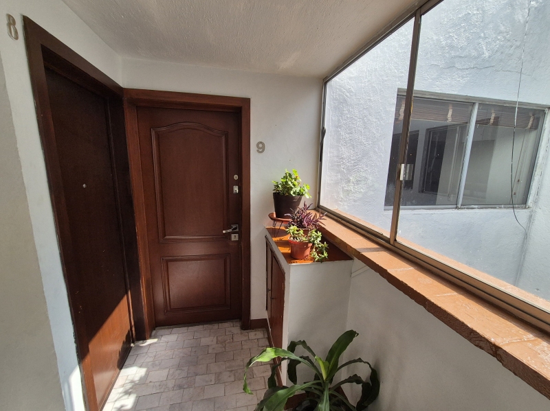 Departamento En Venta Alberta, Providencia. Semi-Remodelado