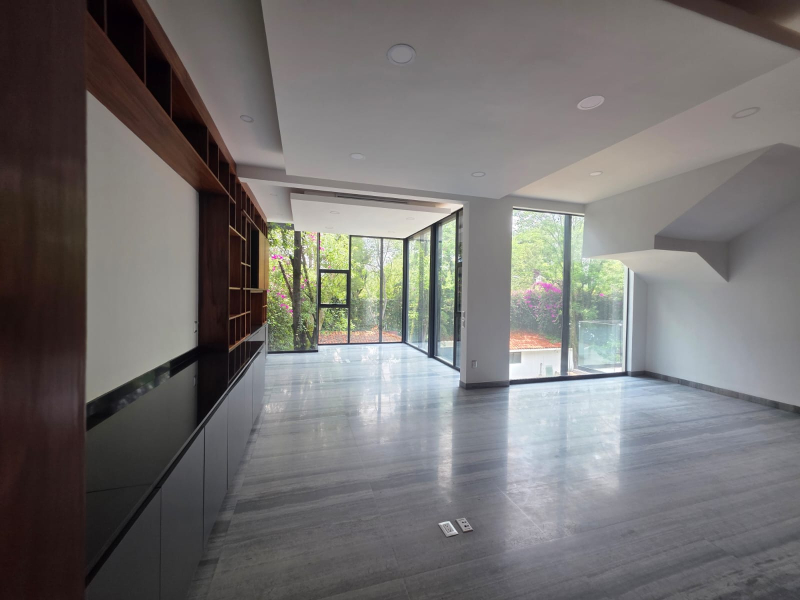 Casa Con Uso De Suelo Mixto En Venta O Renta En Lomas De Chapultepec